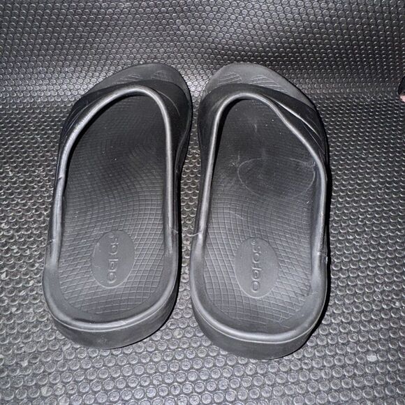 OOFOS OOahh Slide Sandals Black Comfort Recovery Beach Sandal Men’s 10 Womens 12 - Picture 3 of 8